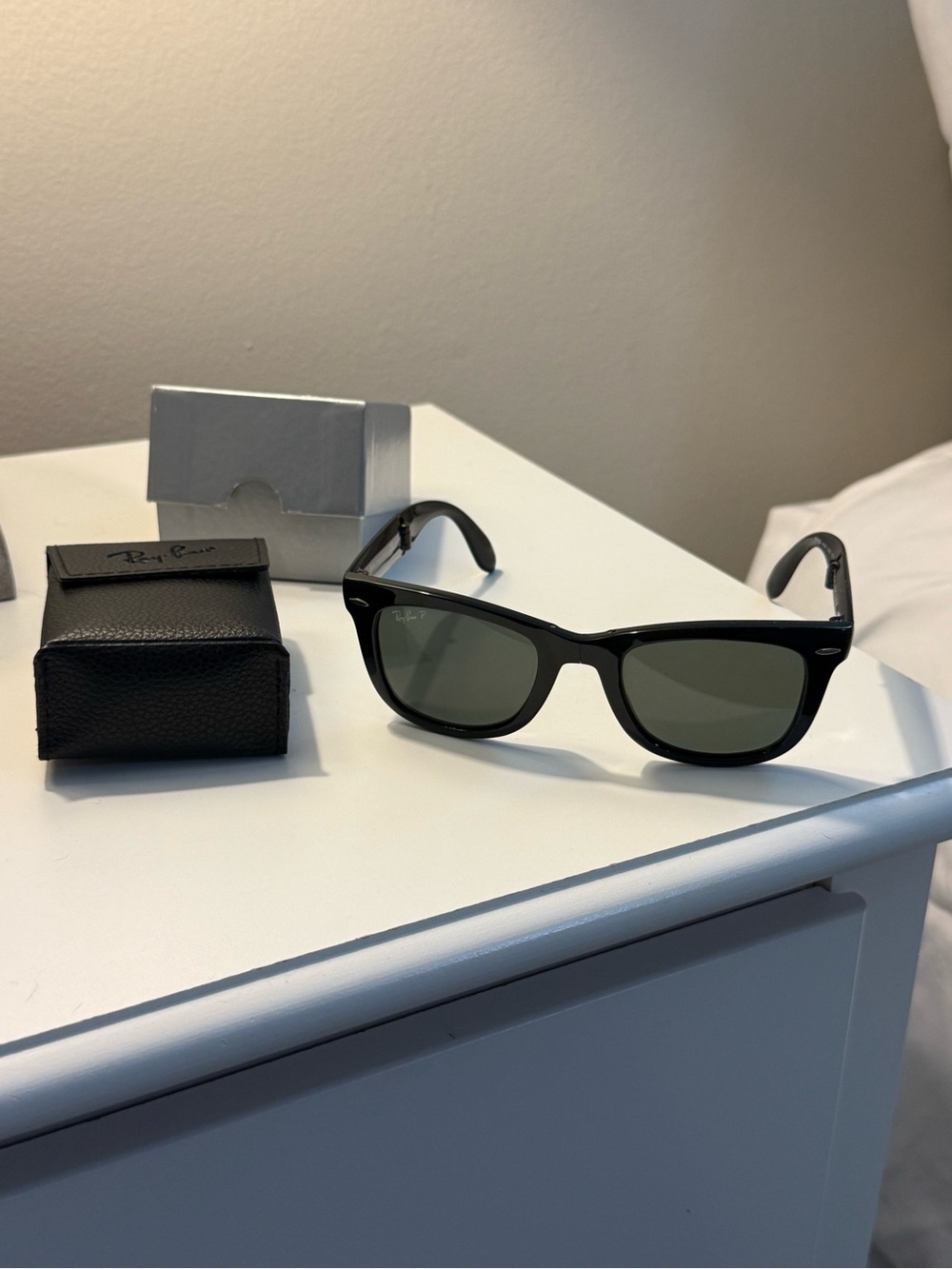 NEW Ray-Ban RB4105 Folding Wayfarer Polarized Sunglasses Black 50mm